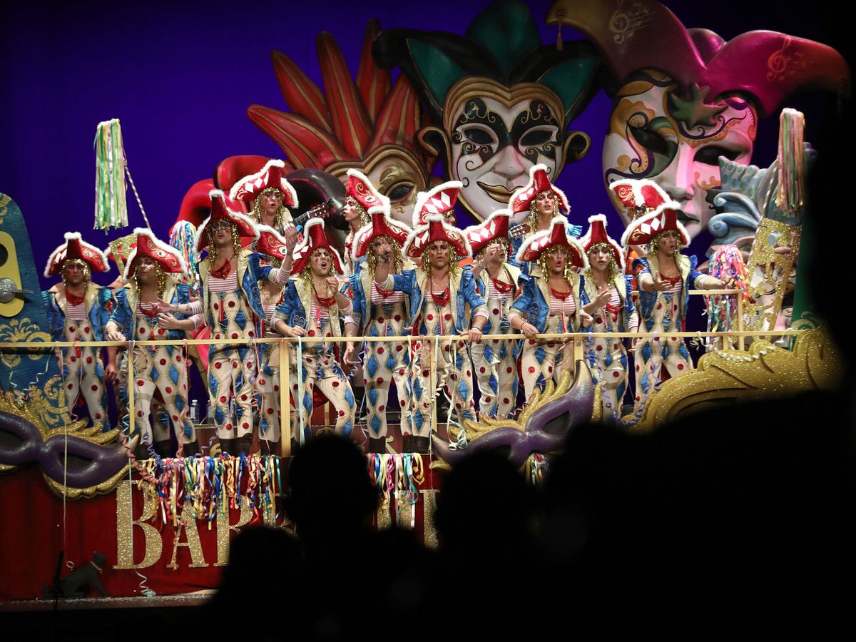 Foto: La Gran Final del concurso oficial de agrupaciones del carnaval de Cádiz será el 17 de febrero. (EFE/Román Ríos)