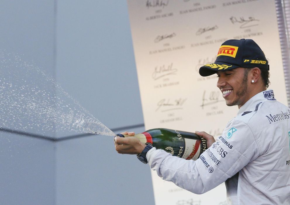 Foto: Lewis Hamilton celebra el triunfo en Sochi (Reuters).