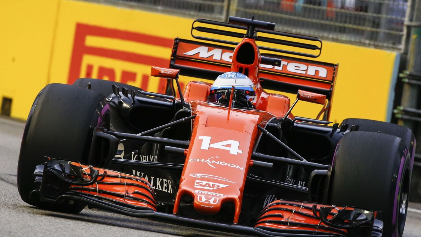 Foto: Fernando Alonso en el pasado GP de Singapur. (EFE)