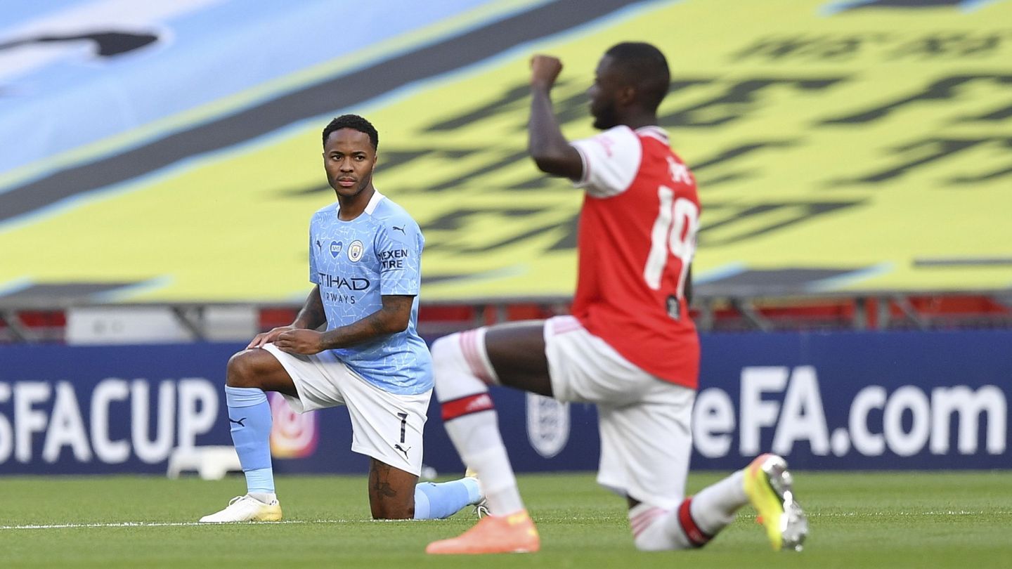 Sterling y Pepe, en un partido City-Arsenal. (Reuters)