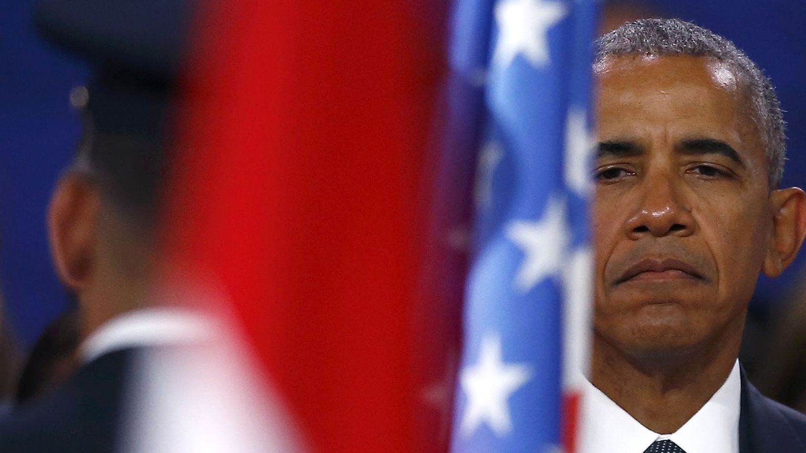 Foto: El presidente de EEUU, Barack Obama, guarda un minuto de silencio durante su visita a Varsovia. (Reuters)
