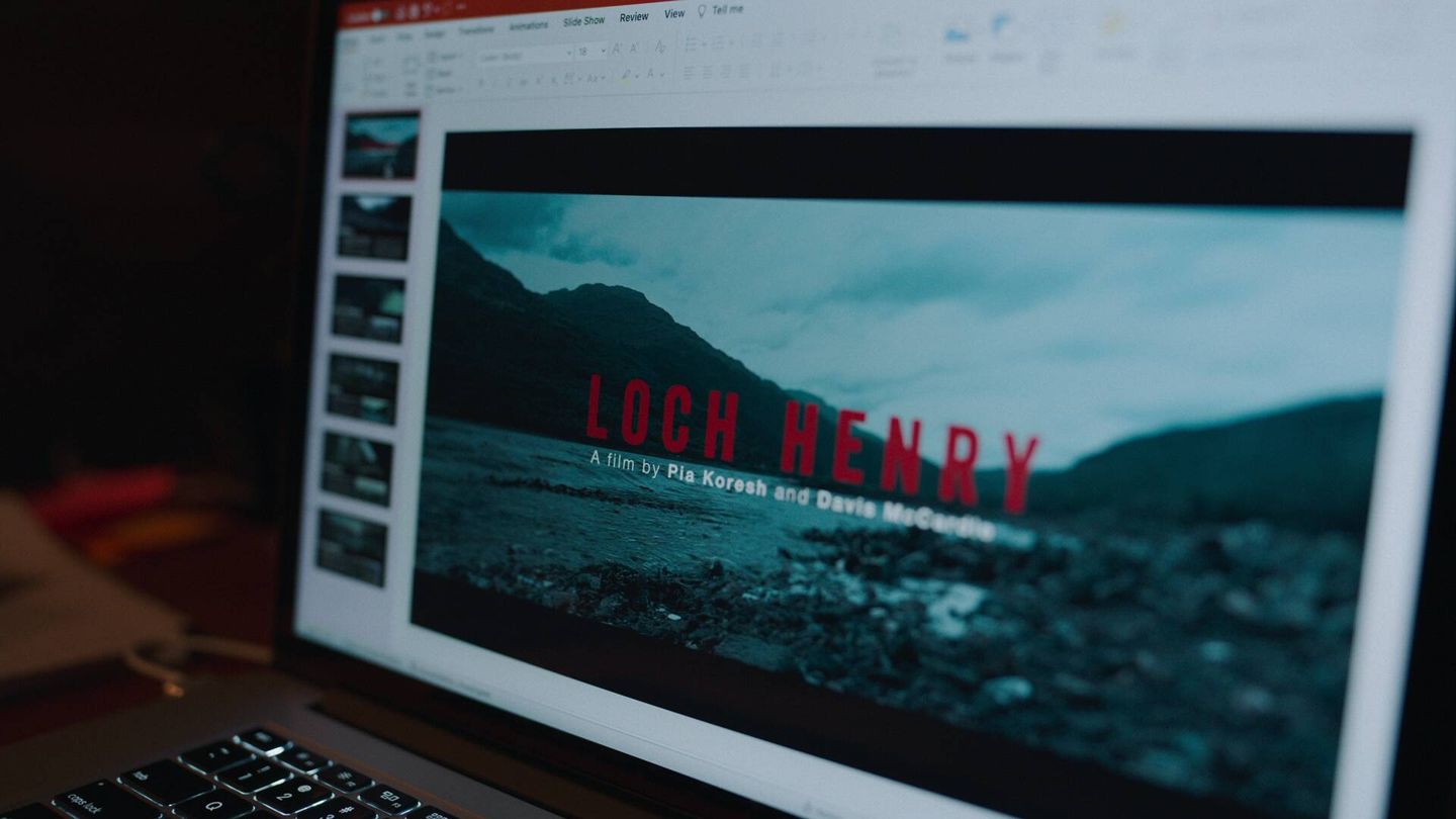 Un momento de 'Loch Henry', el episodio donde 'Black Mirror' arremete contra su propia plataforma. (Netflix)