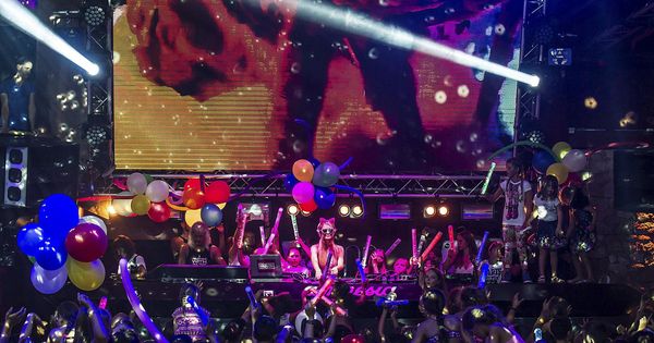Foto: Paris Hilton pincha en la discoteca Amnesia de Ibiza. (EFE)