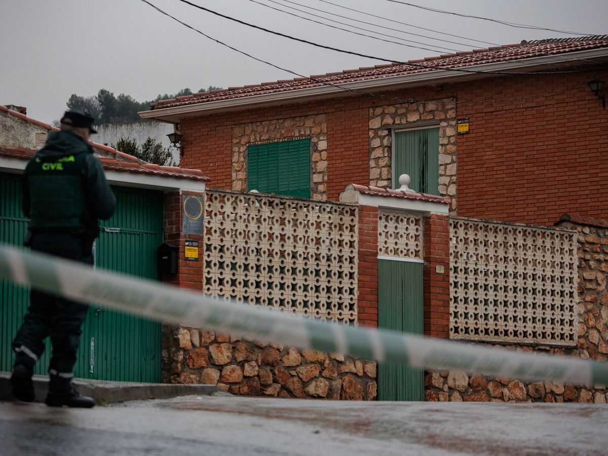 Foto: La Guardia Civil ha vuelto a estar en la casa de Morata de Tajuña, donde han encontrado una pistola. 