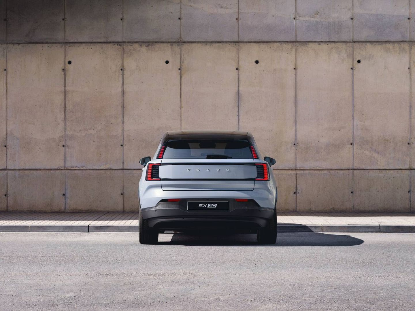 El Volvo EX30 comparte plataforma y mecánica con el Smart #1, de tamaño y concepto similar.