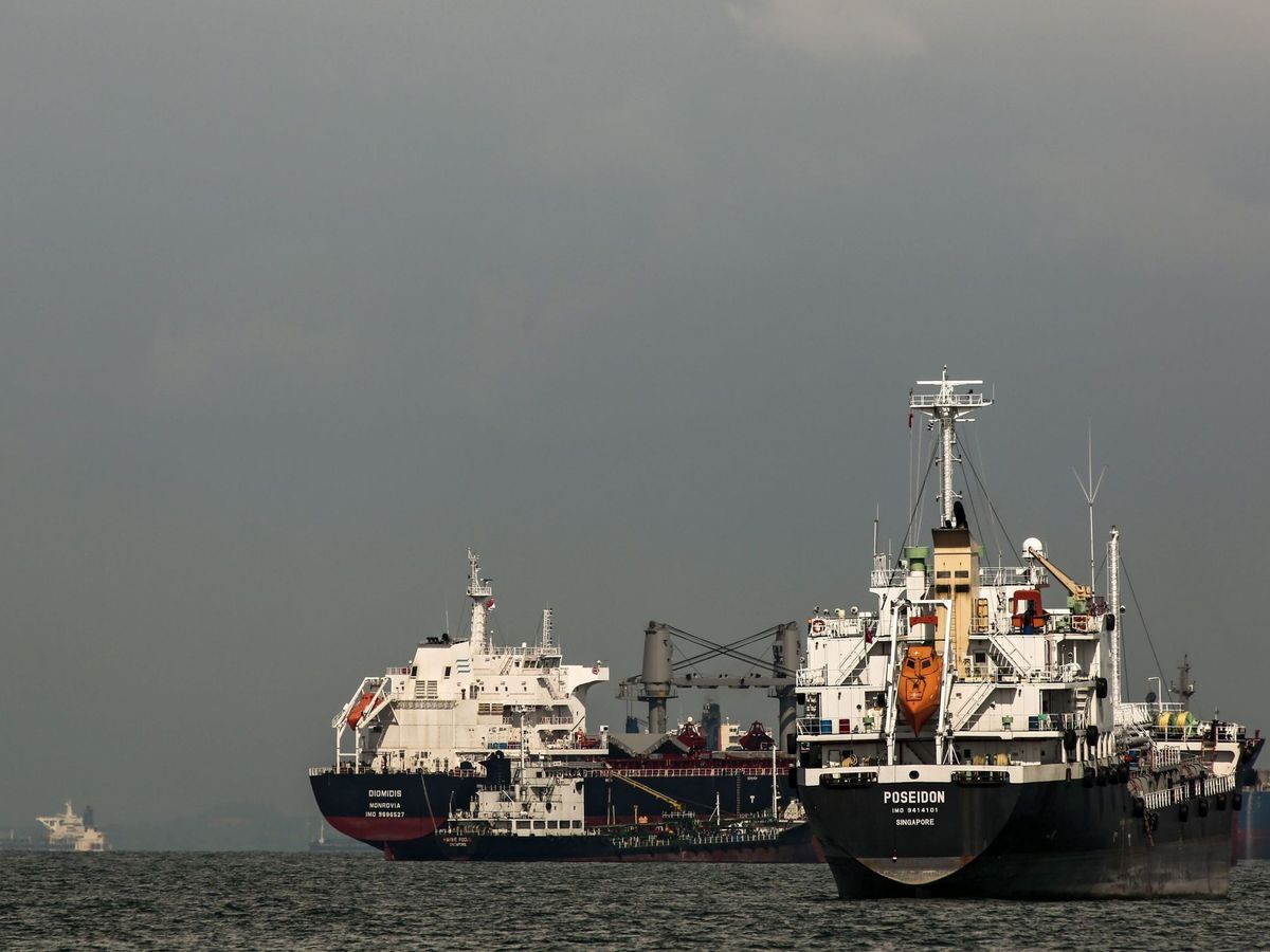 Foto: Petroleros en el mar. (EFE/Wallace Woon)