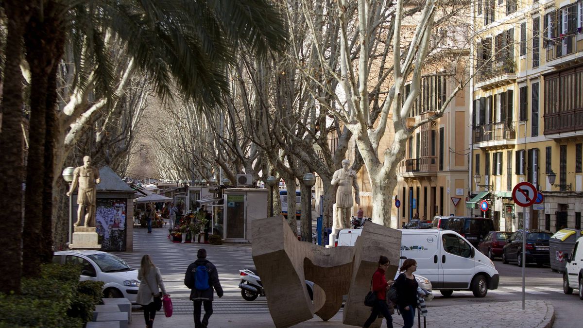 Desalojan a varios vecinos tras derrumbarse parte de una vivienda en Palma de Mallorca