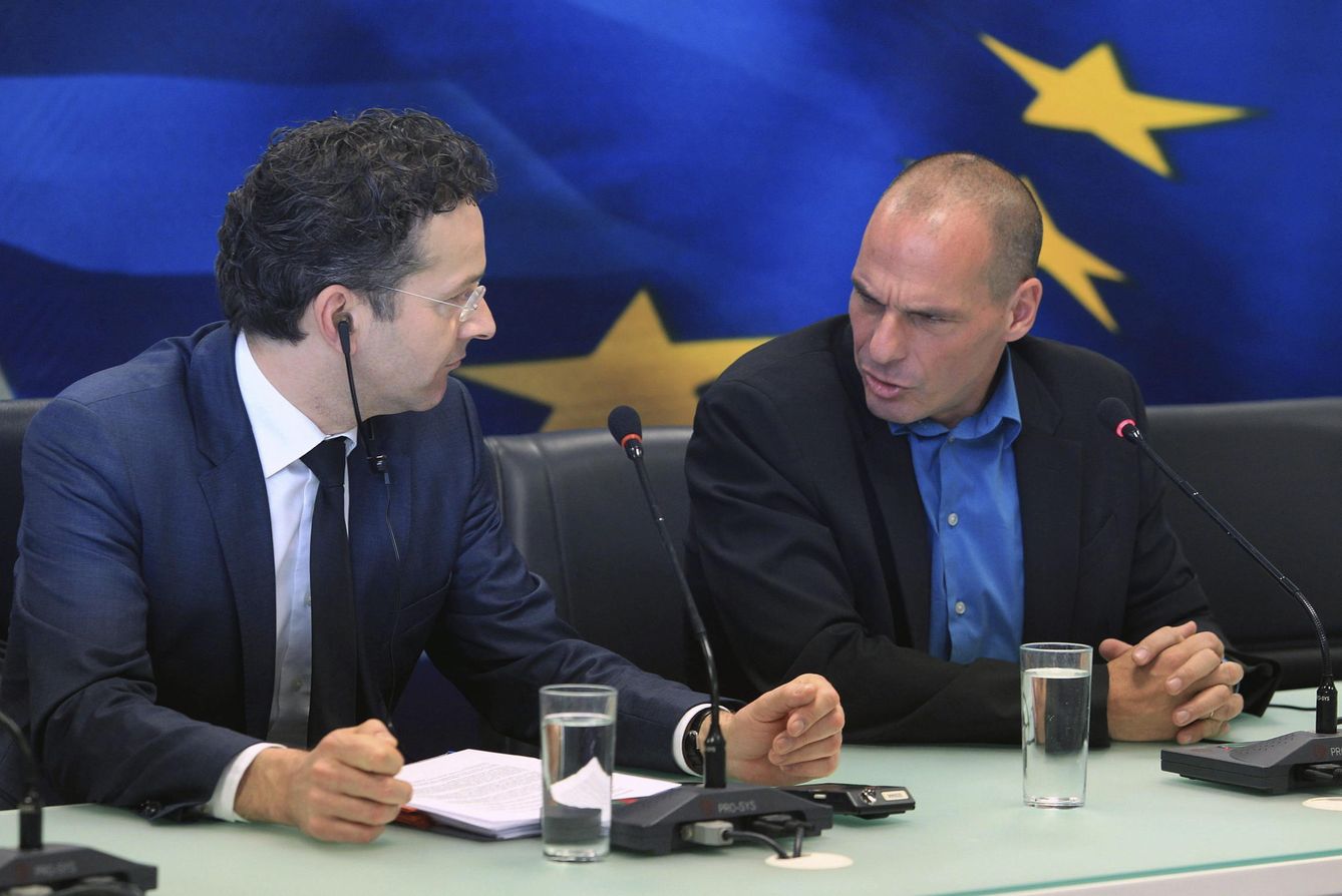 Dijsselbloem junto al ministro de Finanzas griego, Yanis Varufakis (Reuters).