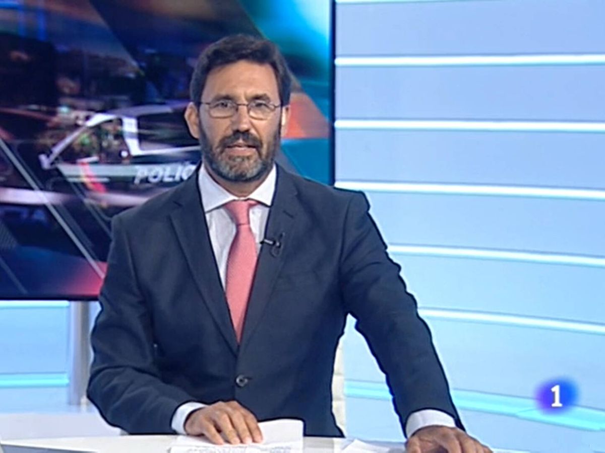 Foto: David Martínez, presentador de 'Noticias Andalucía'. (TVE)