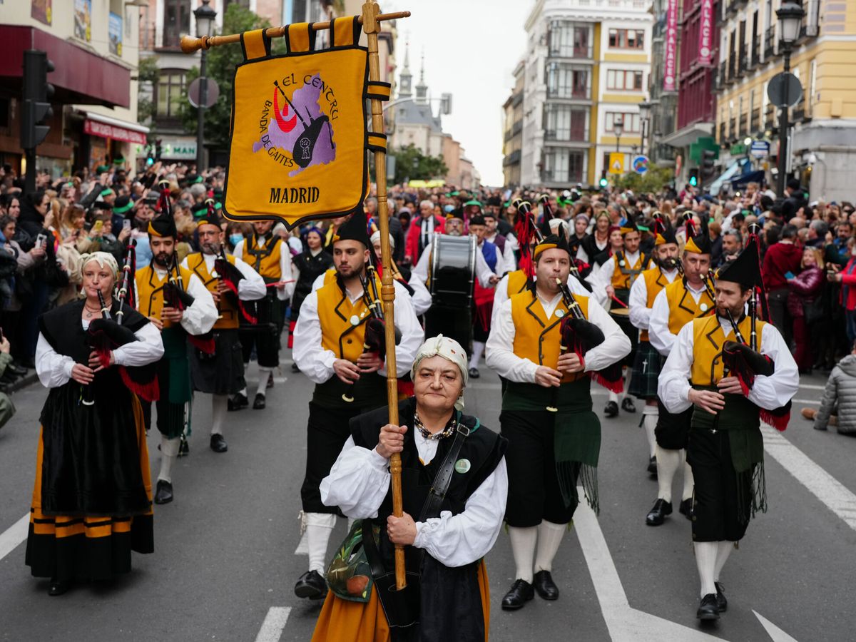 Foto: El desfile de San Patricio en 2023 con más de 300 gaiteros. (EFE/Borja Sánchez Trillo)