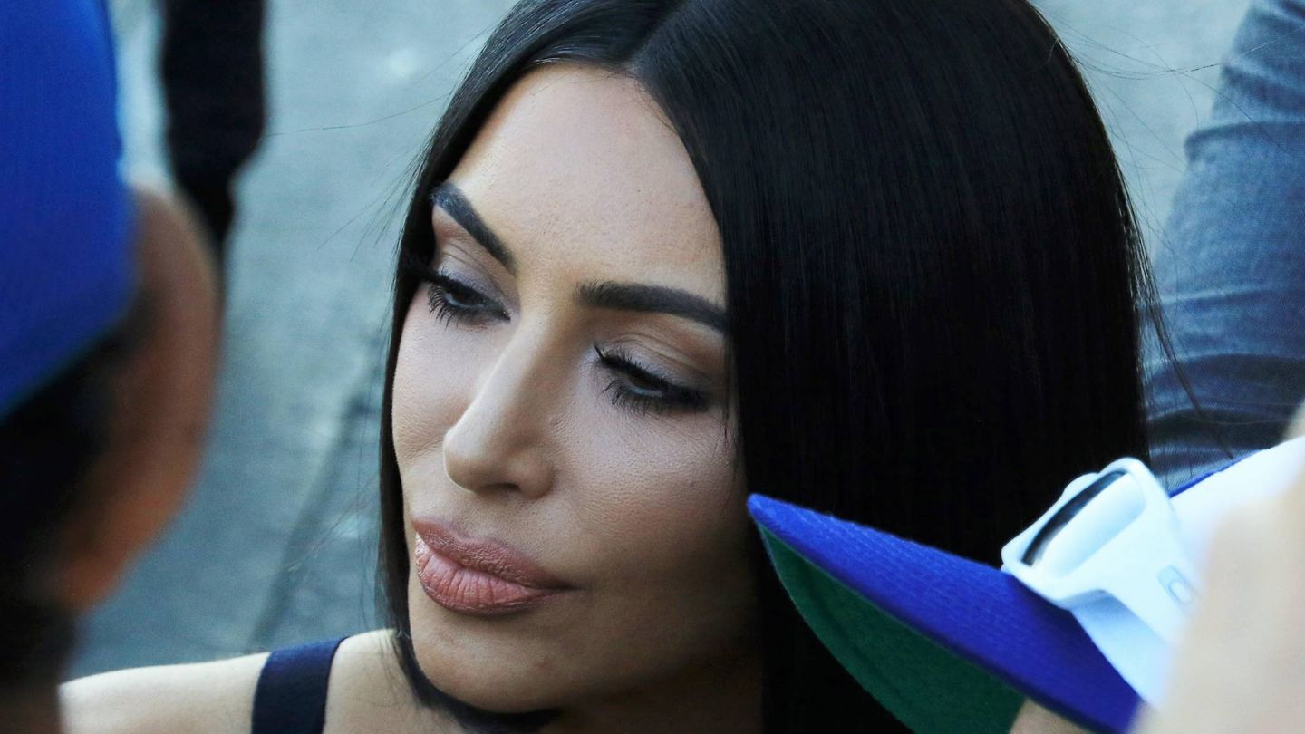 Kim Kardashian en una imagen reciente con su nuevo cambio de look. (Cordon Press)