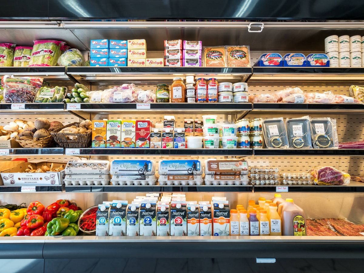 Foto: Alimentos refrigerados en el supermercado. (iStock)