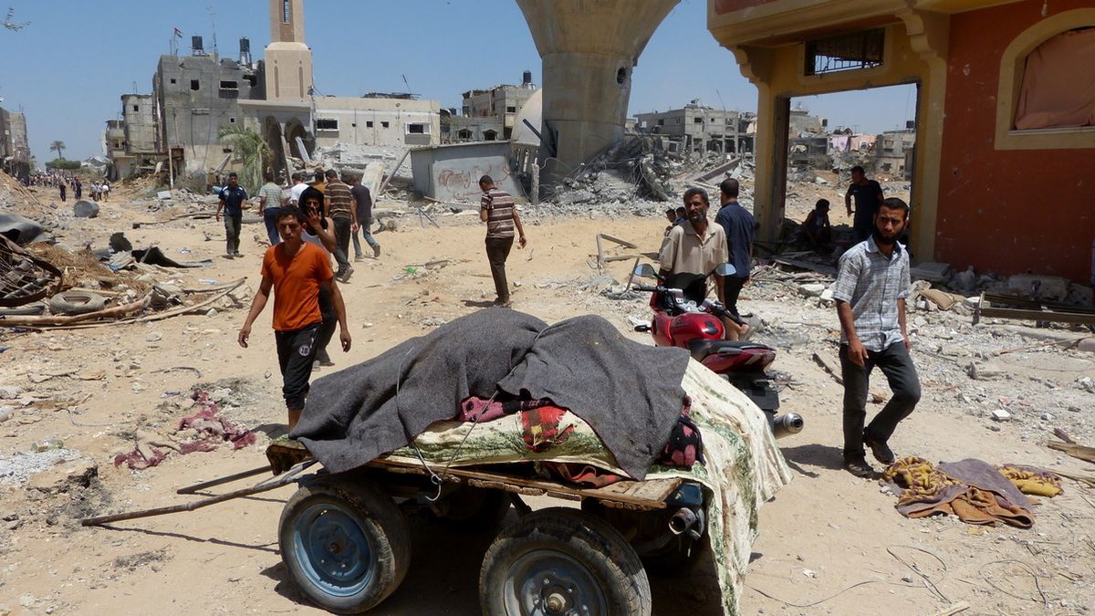 Cadáveres derretidos, escombros y hedor: lo que encuentran los palestinos al volver
