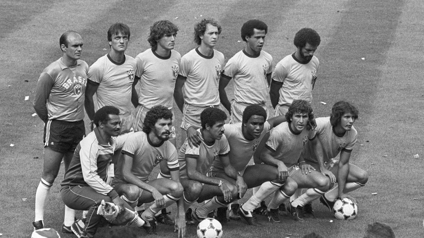 La selección brasileña, antes de un partido en España 82. (EFE/José Manuel Vidal)