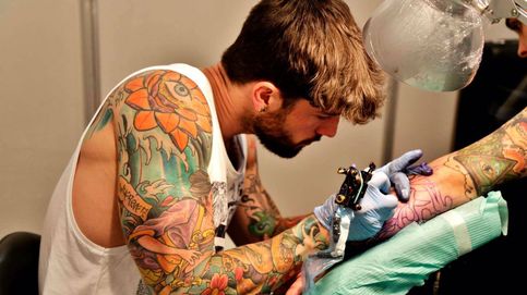 Los pioneros de la tinta toman la Sanidad: tatuajes de pezón para dejar atrás el cáncer