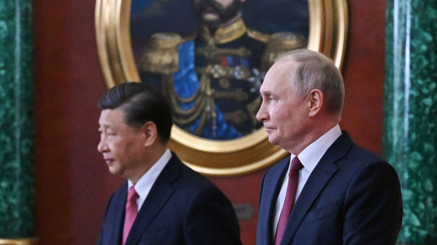 Russian President Vladimir Putin and Chinese President Xi Jinping arrive for a signing ceremony at the Kremlin in Moscow, Russia March 21, 2023. Sputnik Grigory Sysoyev Kremlin via REUTERS ATTENTION EDITORS - THIS IMAGE WAS PROVIDED BY A THIRD PARTY.
