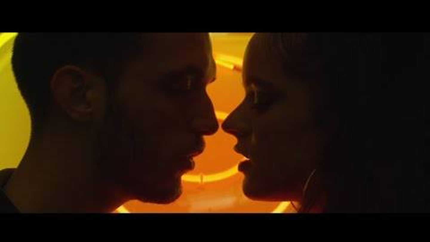 C. Tangana y Rosalía, en el videoclip 'Antes de morirme'. (YouTube)