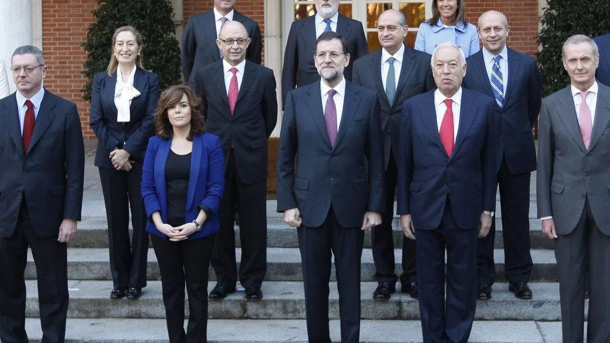 Rajoy prepara la salida de Gallardón, Wert y Montoro para recuperar la iniciativa