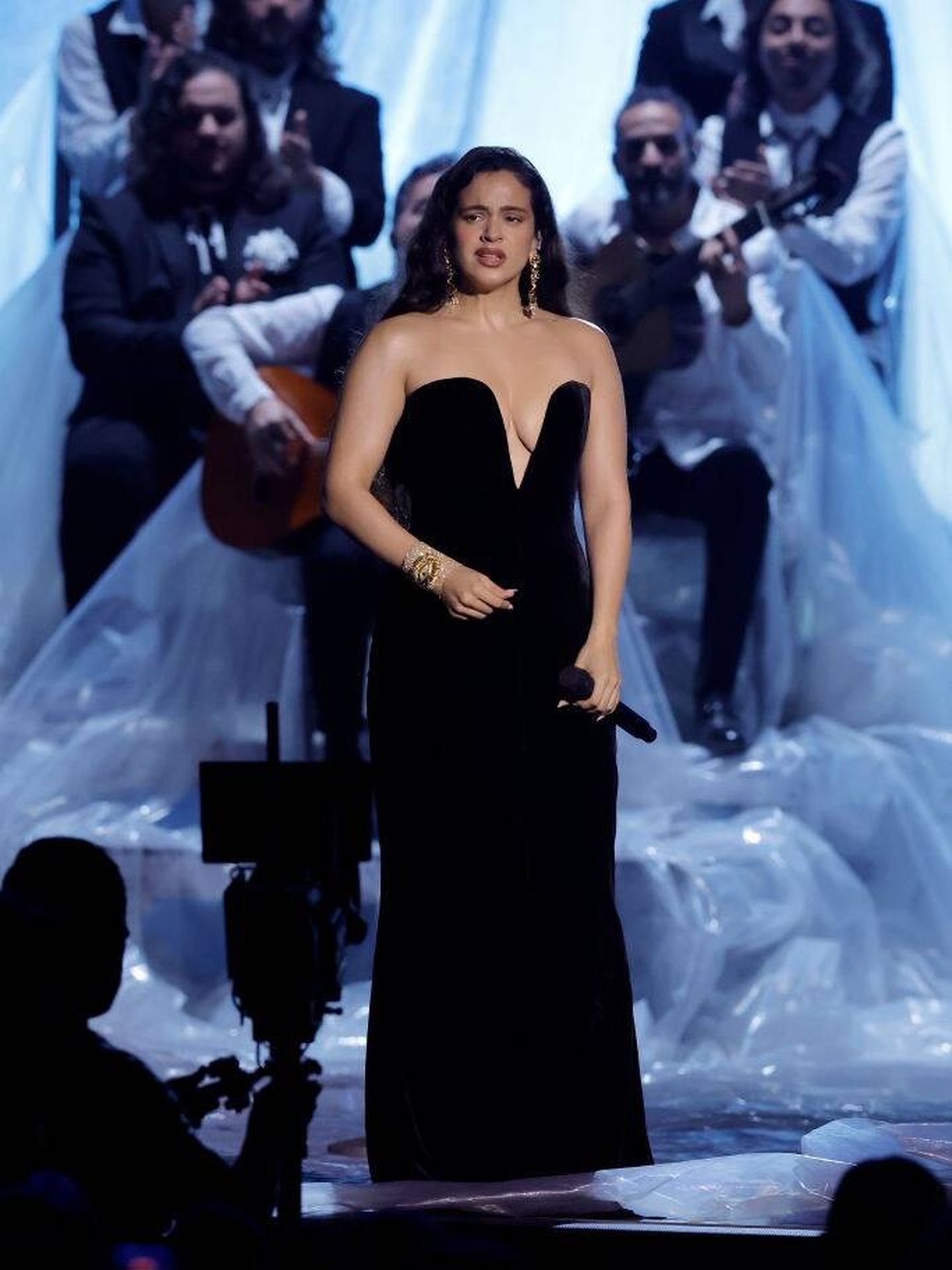 Rosalía en una imagen de su actuación de los Latin Grammy 2023. (Getty Images)