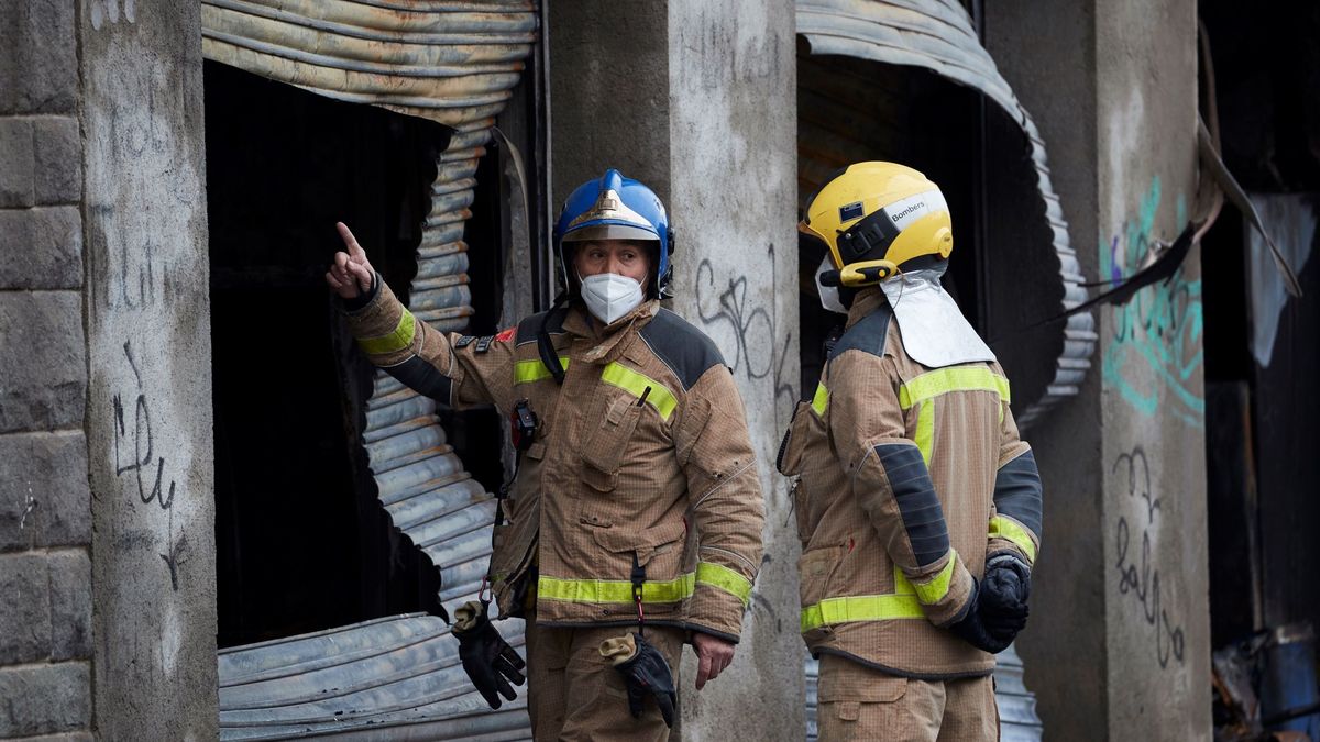 Un muerto y dos intoxicados por humo en el incendio de un chalé en Busot (Alicante)