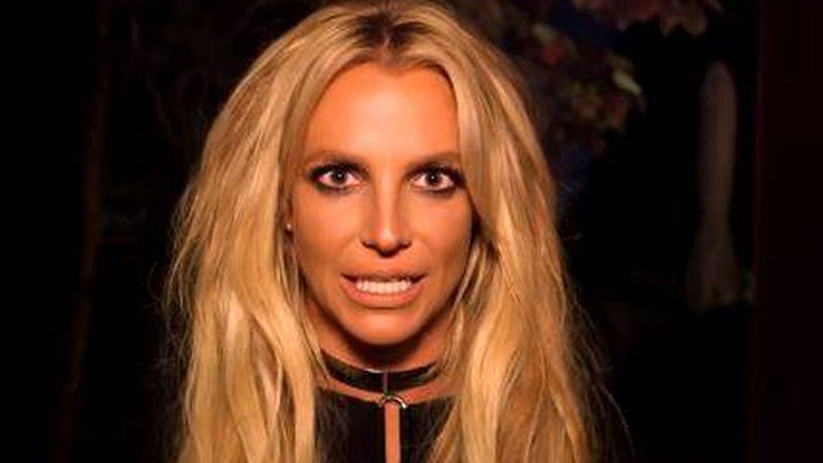 Britney Spears sorprende al presentador Jimmy Kimmel en la cama 