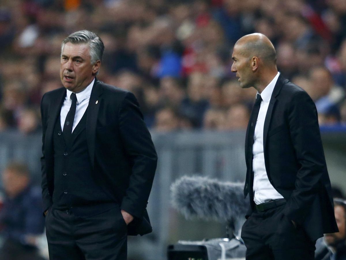 Foto: Ancelotti y Zidane, durante su época como técnico y segundo. (Reuters)