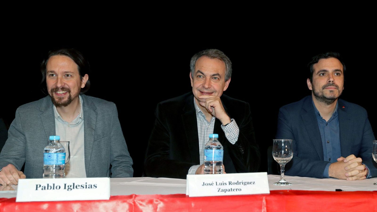 Foto: Pablo Iglesias, José Luis Rodríguez Zapatero y Alberto Garzón en un reciente acto de apoyo a Evo Morales en Madrid. (EFE)
