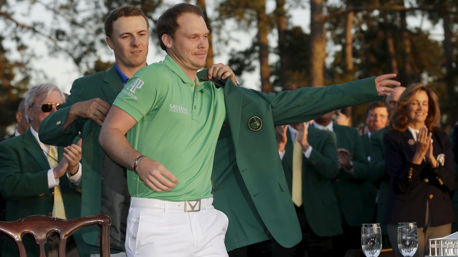 Foto: Danny Willett, con la chaqueta verde de ganador del Masters de Augusta.  