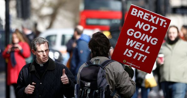 Foto: Un manifestante contra el Brexit protesta frente al Parlamento en Londres, el 14 de marzo de 2019. (Reuters)
