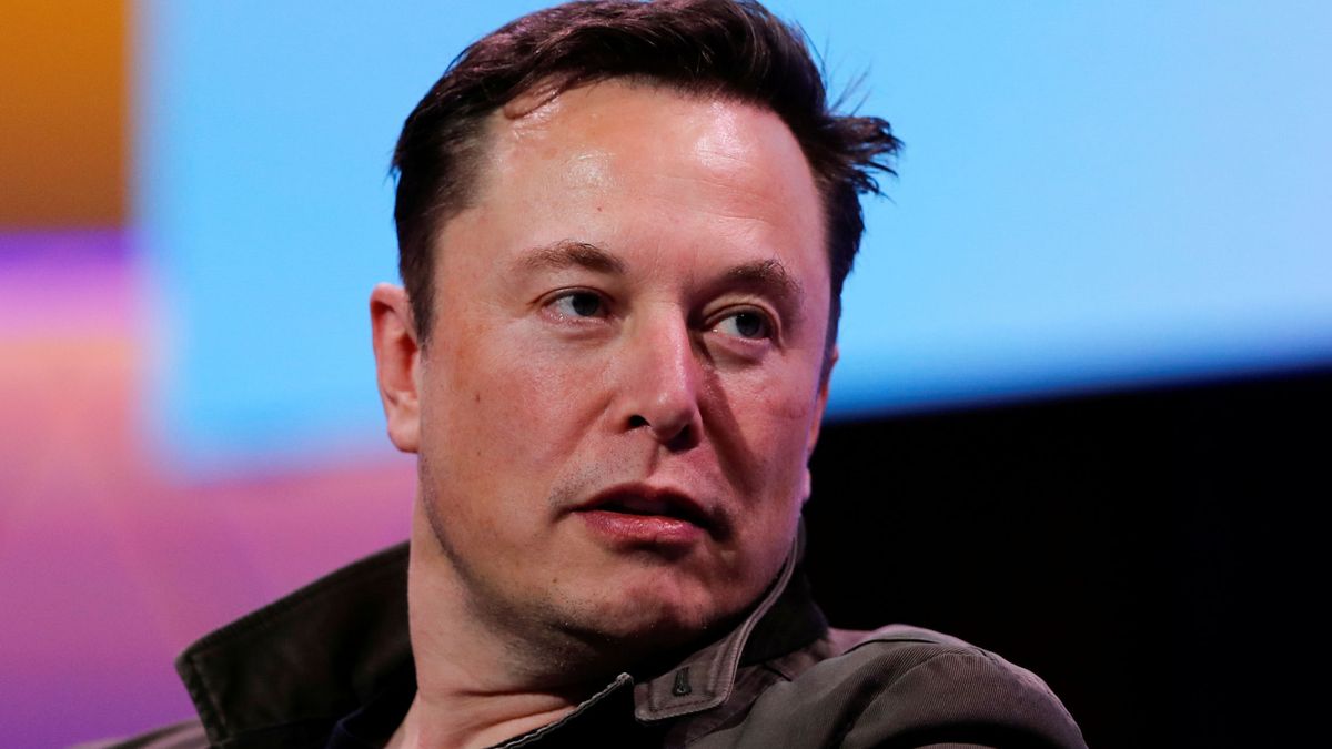 Lo que pide Elon Musk a sus empleados (y no es un título académico)