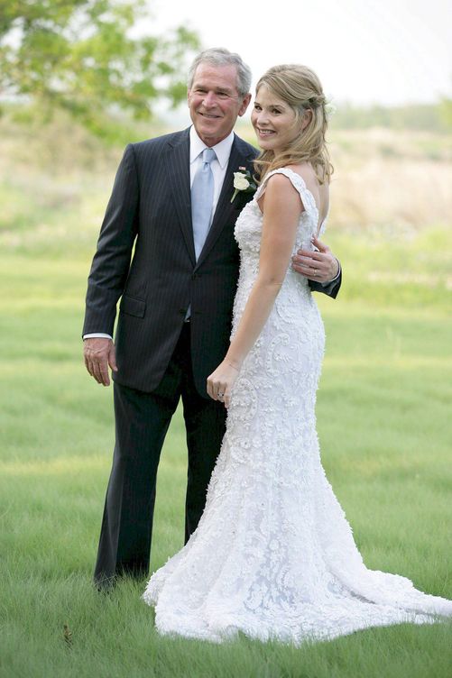 Jenna Bush en su boda, junto a George W. Bush, su padre. (EFE)