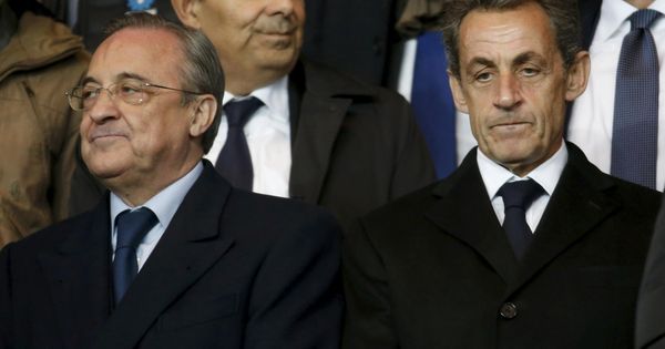 Foto: Florentino Pérez y Nicolas Sarkozy en un partido entre el Real Madrid y el PSG en el Bernabéu. (Efe)