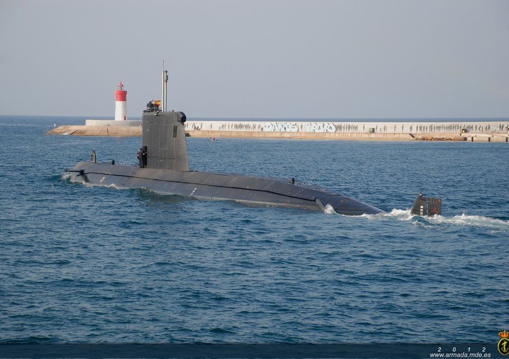Foto: Submarino S-70 frente a Cartagena. (Armada Española)