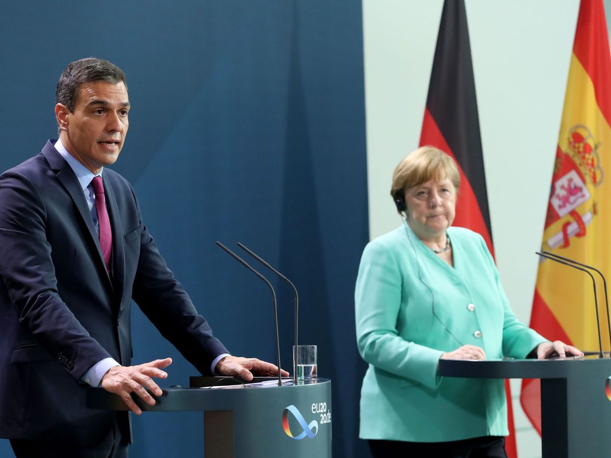 Foto: Pedro Sánchez, junto a Angela Merkel. (EFE)