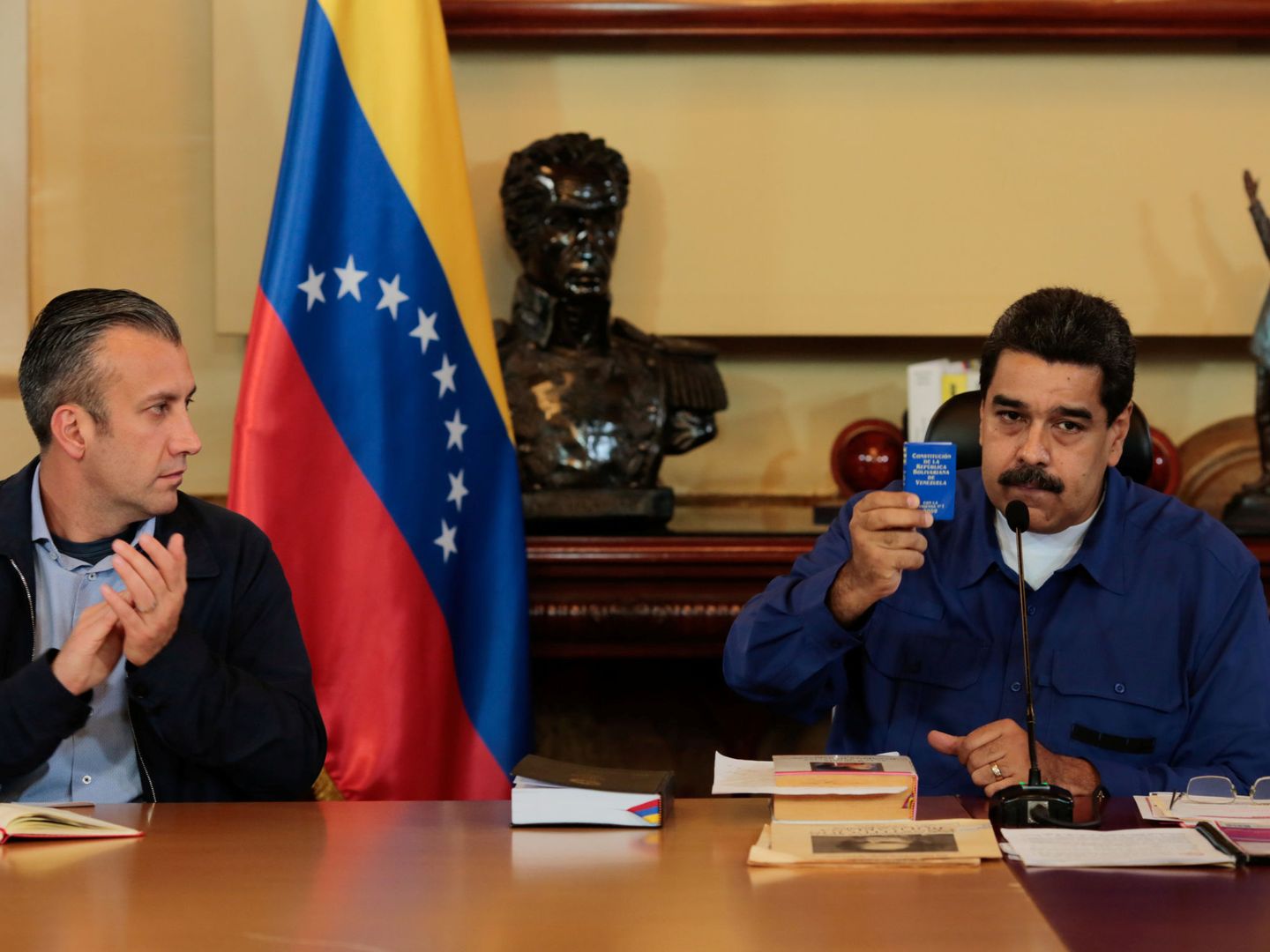 El vicepresidente Tareck El Aissami, junto a Nicolás Maduro en el Palacio de Miraflores, el 1 de junio de 2017. (Reuters)