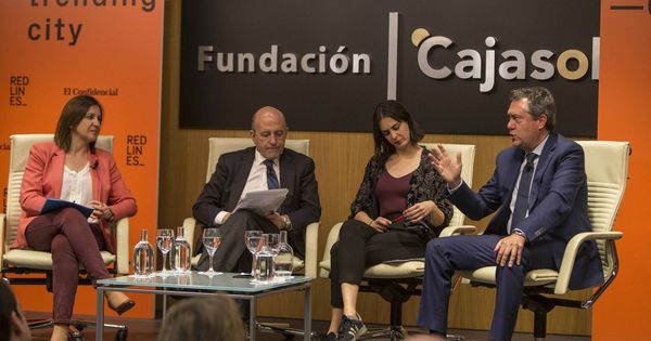 Foto: Juan Espadas, junto a María José Catalá, Rita Maestre y José Antonio Zarzalejos. (Fernando Ruso)