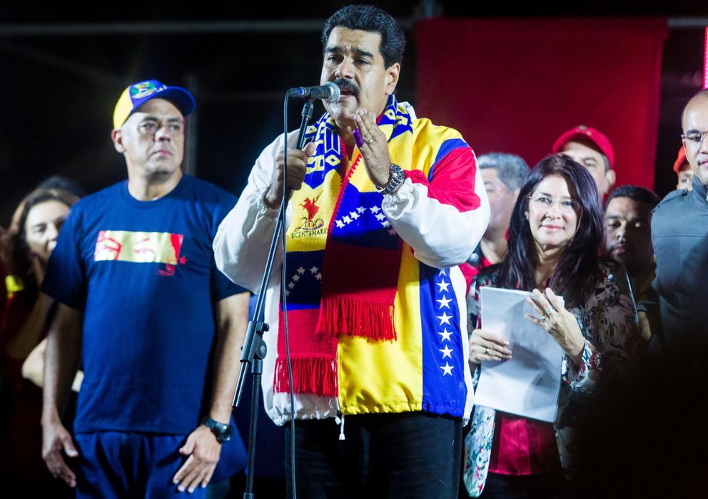 Foto: El presidente de Venezuela, Nicolás Maduro, celebra la victoria en la plaza Bolívar de Caracas (Efe).