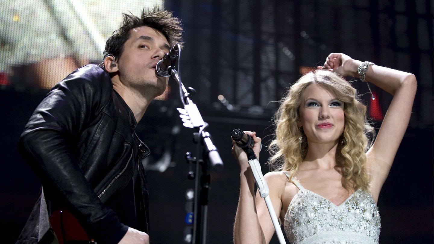 John Mayer y Taylor Swift, en 2009 en Madison Square en Nueva York. (EFE/Jason Szenes)