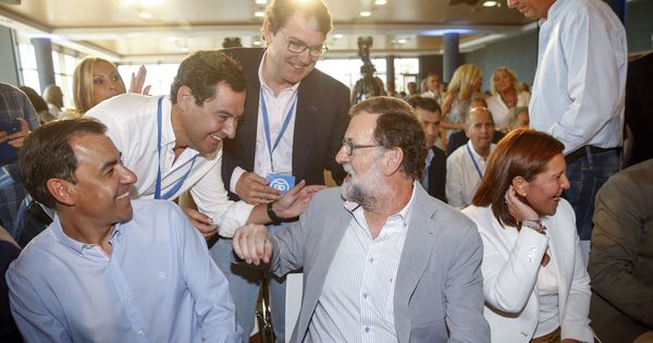 Foto: El presidente del Gobierno y del PP, Mariano Rajoy, junto a Juanma Moreno, Isabel Bonig y Martínez-Maillo. (EFE)