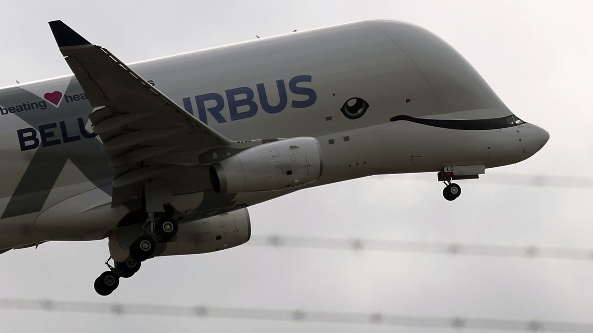 Así ha sido el aterrizaje de un avión Beluga XL en una base militar de Madrid