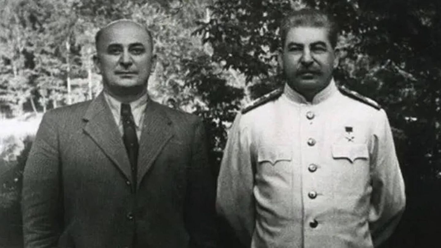 La rent Beria, jefe del NKVD y Josef Stalin. (Cedida)