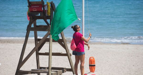 Foto: Muere una menor en una playa de Tarragona (Efe)