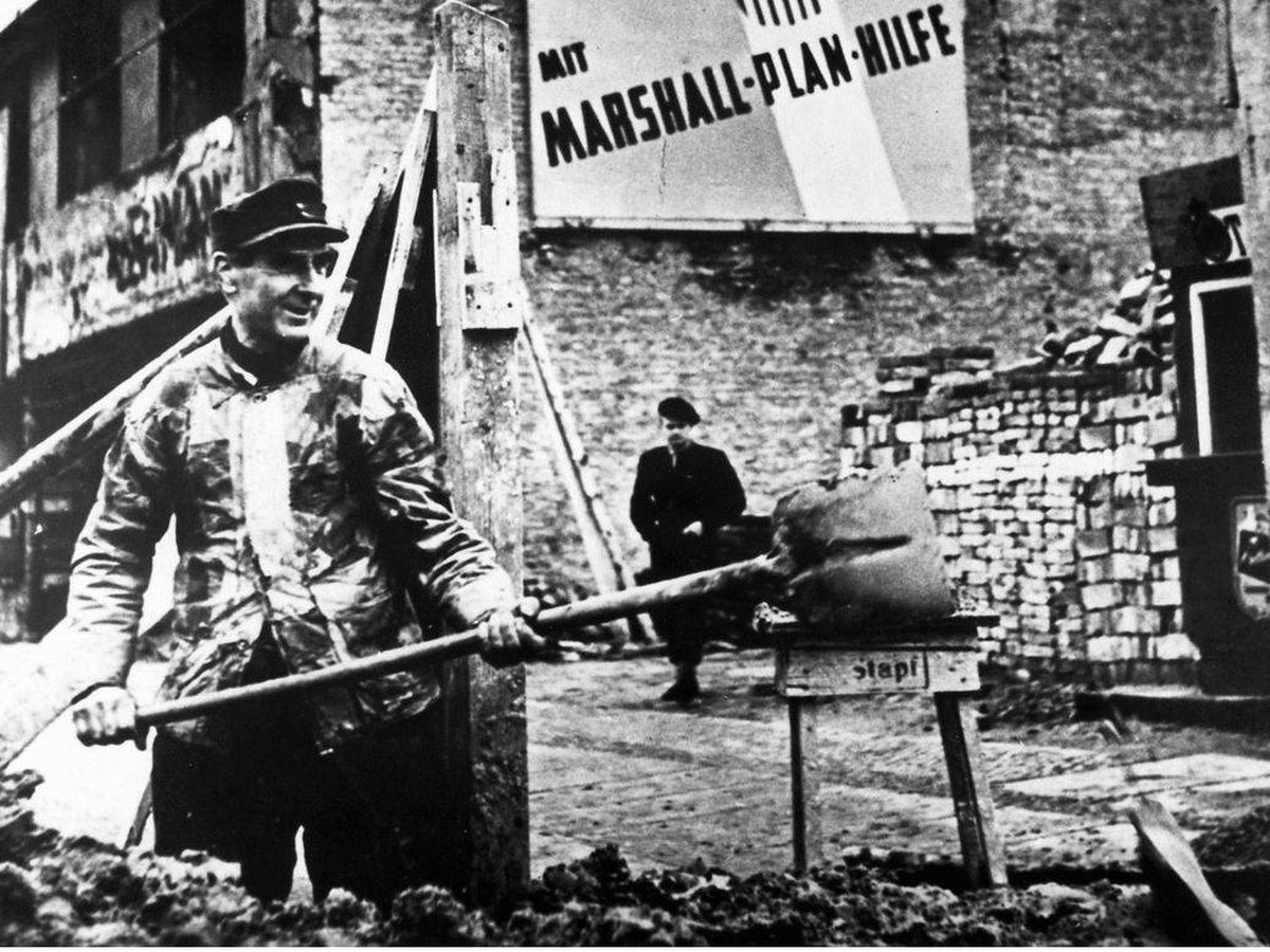 Foto: Trabajos de reconstrucción en Berlín durante la posguerra financiados con el plan Marshall.