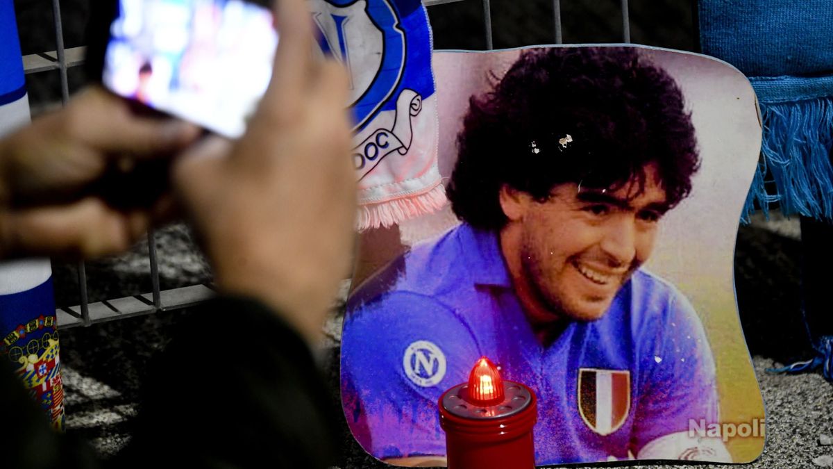 El Nápoles pondrá el nombre de Maradona a su estadio, el San Paolo