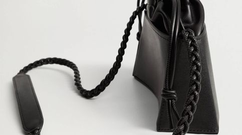 El bolso negro que triunfa en Mango Outlet solo cuesta 10 euros