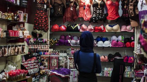 Bragas rojas y medias de rejilla en las tiendas: Mosul celebra el fin del yugo yihadista