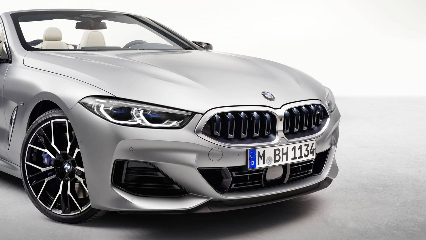 El frontal rediseñado cuenta con la nueva parrilla BMW 'Iconic Glow', con iluminación.