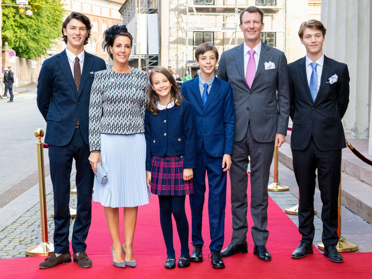 Foto: El príncipe Joaquín, junto a su esposa y sus cuatro hijos. (CP)