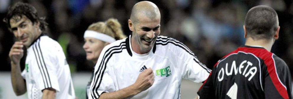 Foto: Zidane volvió a jugar de blanco con Raúl