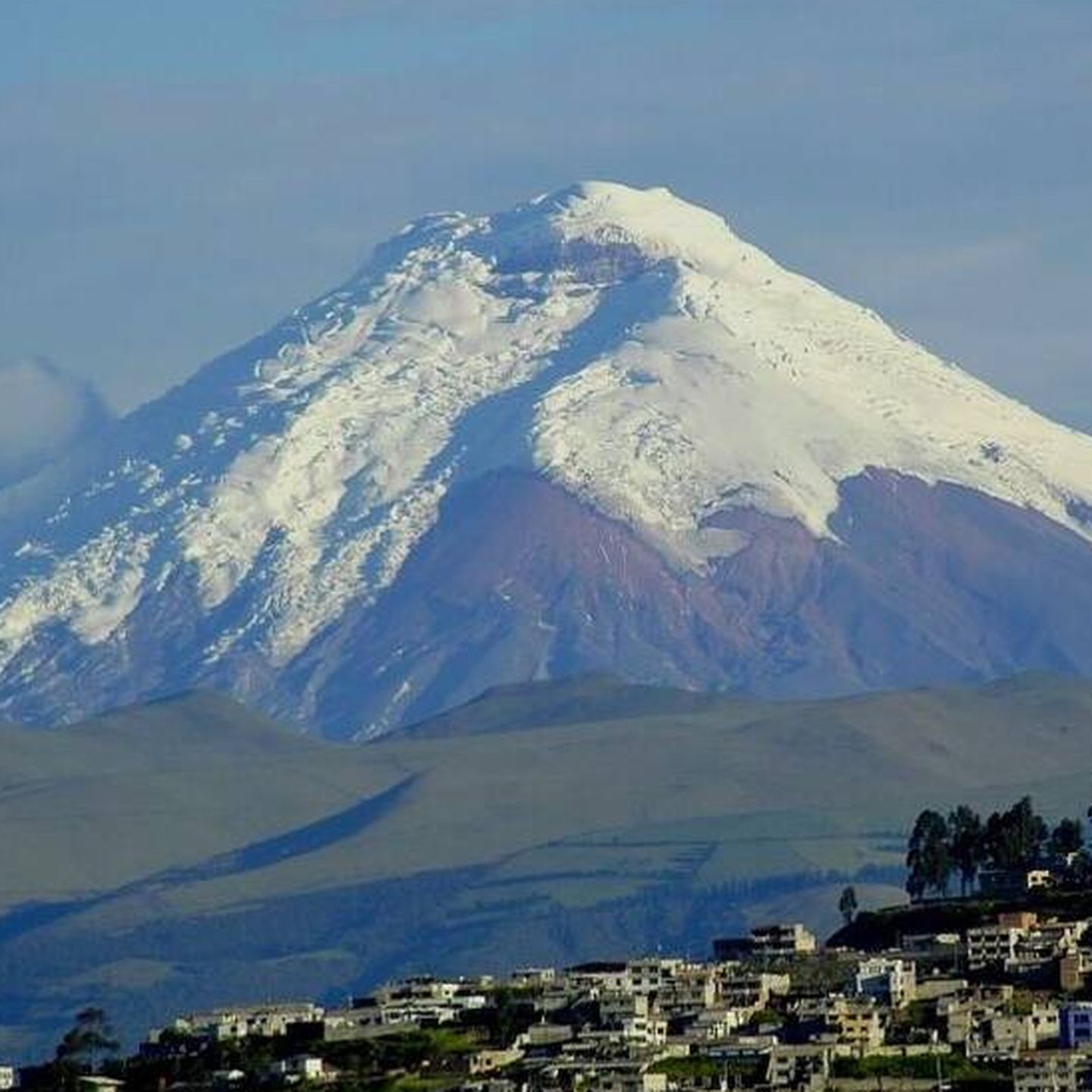 Quito vive rodeada de volcanes como el Cotopaxi. (Ministerio de Turismo de Ecuador)